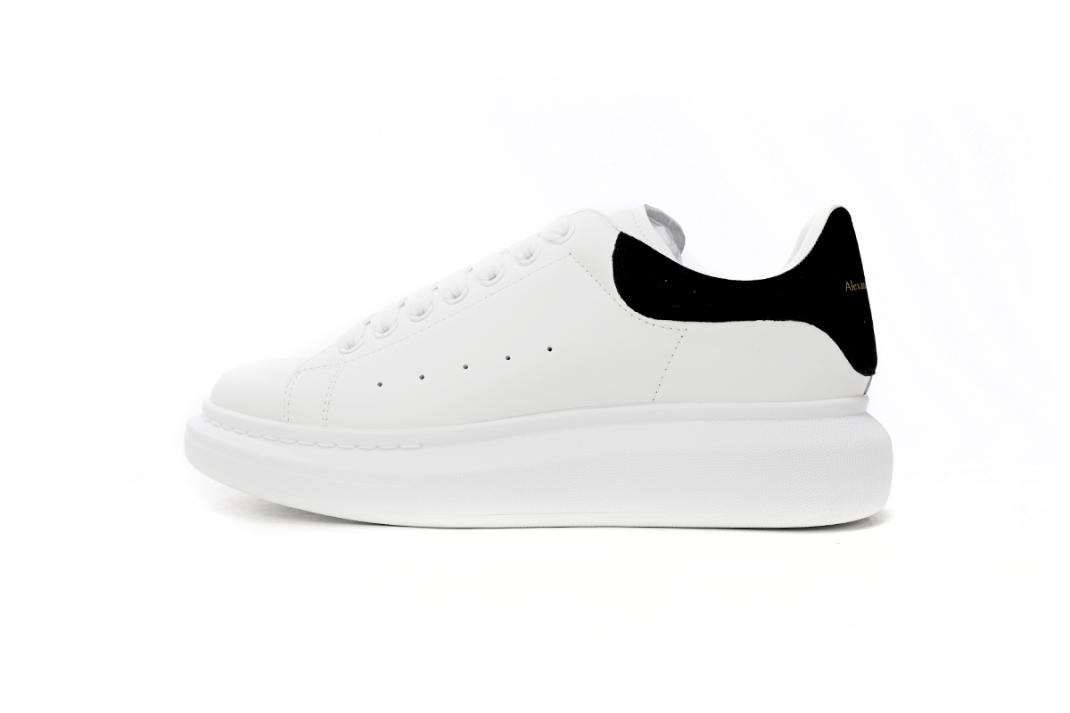 Alexander McQueen Oversized Sneaker 'White Black' 2019 553770 WHGP7 9061 - Stylish and Iconic Footwear for Fashion Enthusiasts