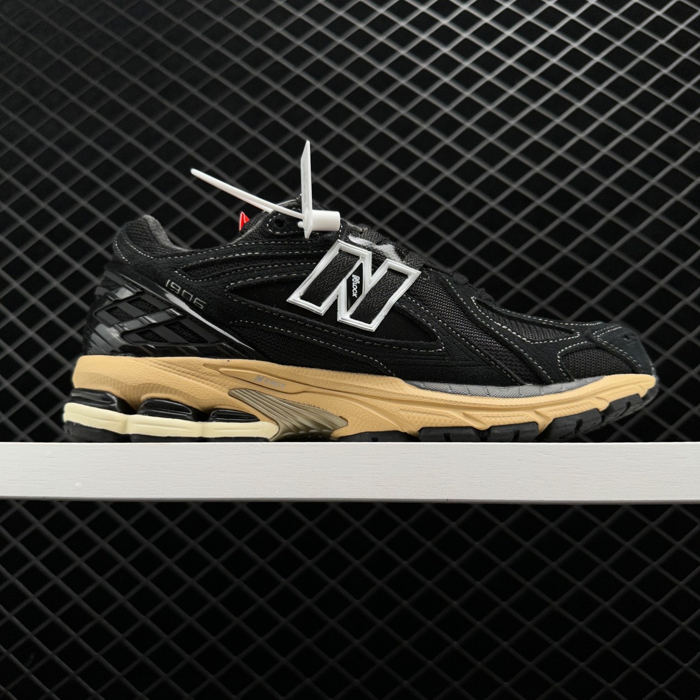 New Balance 1906R 'Black Taos Taupe' M1906RK - Sleek and Stylish Footwear for Every Occasion