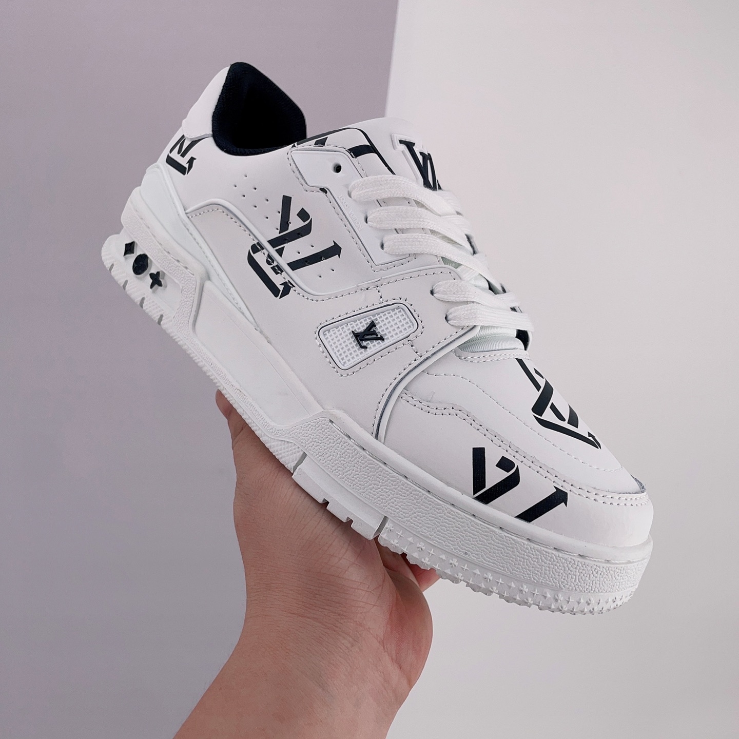 Louis Vuitton Black Trainer Sneaker - 1AAGXZ: High-End Fashion Footwear